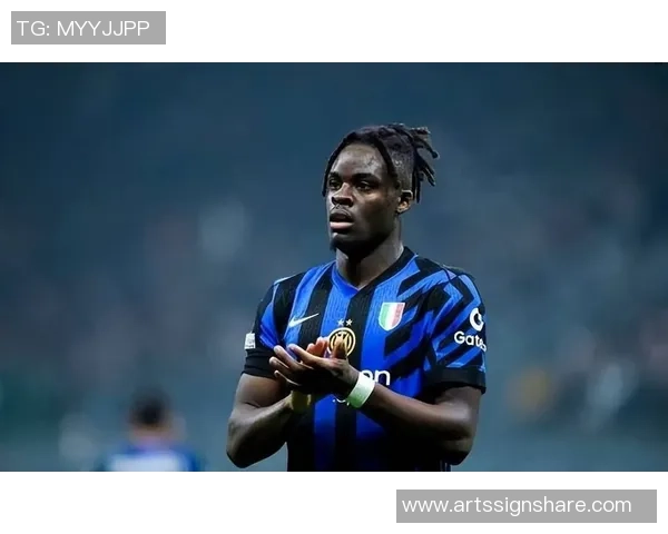 海鸥足球俱乐部球星崛起记：从默默无闻到足坛风云人物